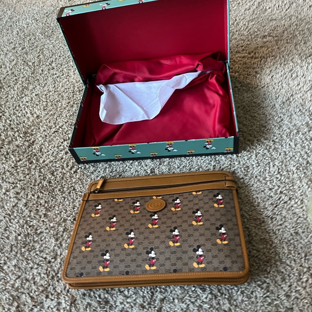 Gucci x Disney Mickey Mouse Canvas Zip Around Portfolio NWT - Picture 6 of 15
